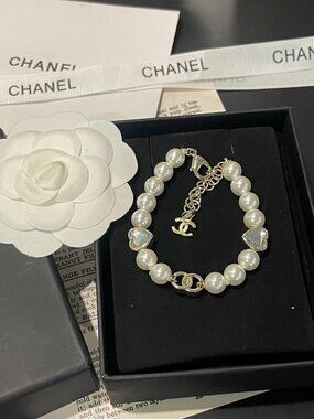 🍓🧀Chanel Pearl Heart Double C Bracelet🍦🍦